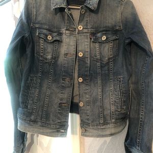 Ladies Levi’s Denim jacket Small